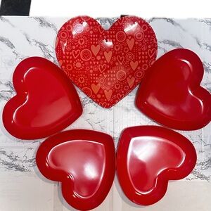 Set of 4-Red Heart-Shaped Plates & 1 Serve plate melamine new